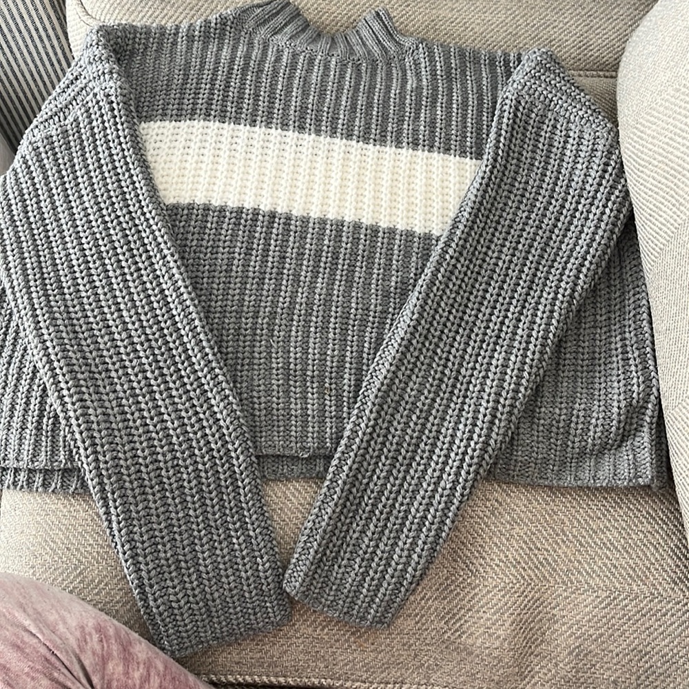 Cropped grey sweater